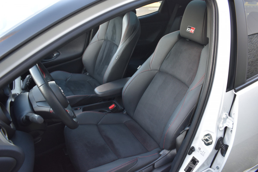 Toyota Yaris 1.5 Hybrid GR Sport 2-Tone Panoramadak Btw auto 1e eigenaar