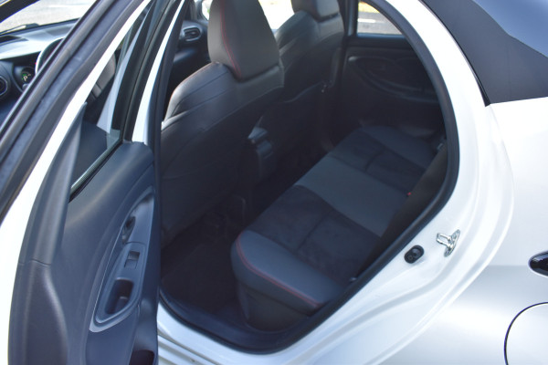 Toyota Yaris 1.5 Hybrid GR Sport 2-Tone Panoramadak Btw auto 1e eigenaar