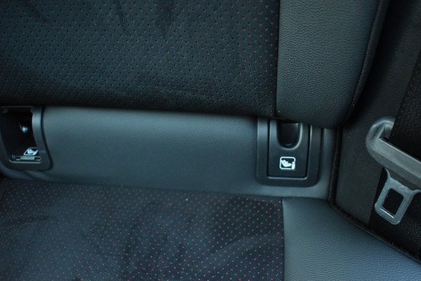 Toyota Yaris 1.5 Hybrid GR Sport 2-Tone Panoramadak Btw auto 1e eigenaar