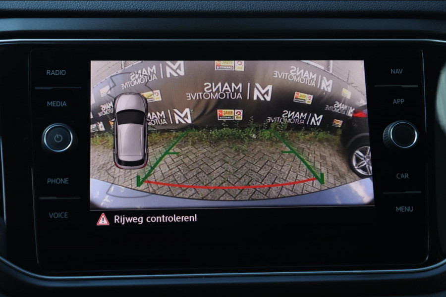 Volkswagen T-Roc 1.5 TSI / PANODAK / ACC / CAMERA / CARPLAY / STUUR+STOELVERW