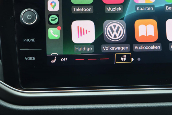 Volkswagen T-Roc 1.5 TSI / PANODAK / ACC / CAMERA / CARPLAY / STUUR+STOELVERW