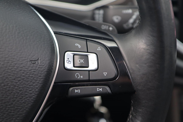 Volkswagen T-Roc 1.5 TSI / PANODAK / ACC / CAMERA / CARPLAY / STUUR+STOELVERW