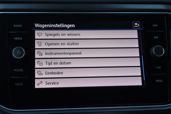 Volkswagen T-Roc 1.5 TSI / PANODAK / ACC / CAMERA / CARPLAY / STUUR+STOELVERW
