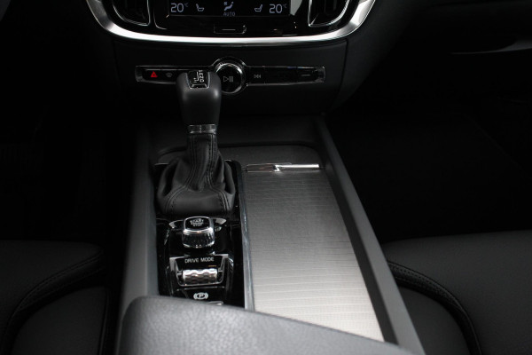 Volvo V60 2.0 T5 250pk Automaat Inscription Navigatie Apple Carpla/Android Auto Climate control Leder Parkeer sensoren Virtual Cockpit |Lichtmetalen velgen 18"