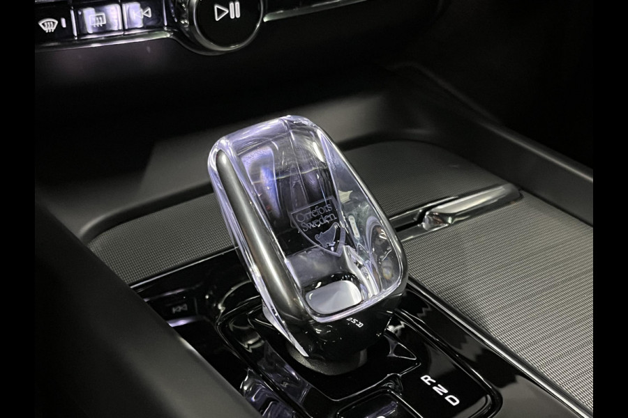 Volvo XC60 2.0 T6 Plug-in hybrid Black Edition | Open dak | Adapt. Cruise | Stoel-/Stuurverwarming | Memory seats | 21"