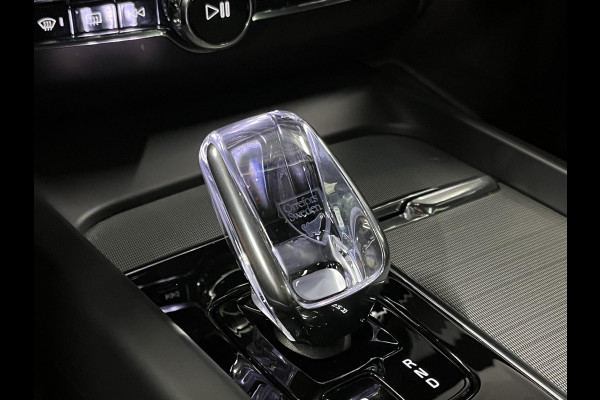 Volvo XC60 2.0 T6 Plug-in hybrid Black Edition | Open dak | Adapt. Cruise | Stoel-/Stuurverwarming | Memory seats | 21"