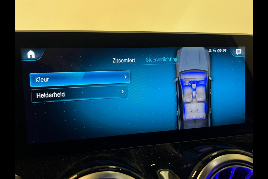 Mercedes-Benz GLB-Klasse 200 / AMG / NL-auto / Pano / Memory