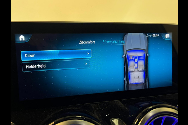 Mercedes-Benz GLB-Klasse 200 / AMG / NL-auto / Pano / Memory