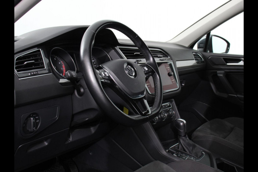 Volkswagen Tiguan Allspace 1.5 TSI DSG Comfortline 7p. Climate Control Camera Parkeer sensoren Trekhaak Electrisch bedienbare achterklep Stoelverwarming