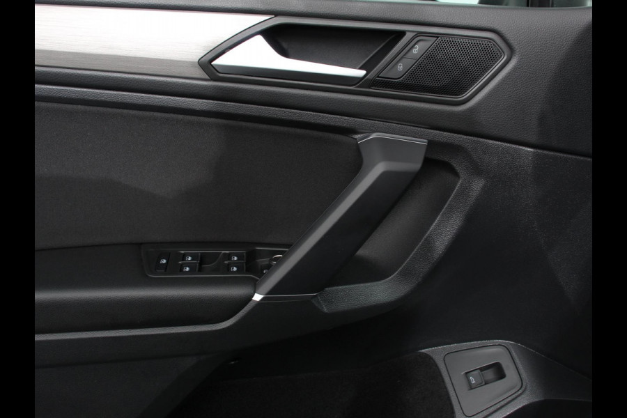 Volkswagen Tiguan Allspace 1.5 TSI DSG Comfortline 7p. Climate Control Camera Parkeer sensoren Trekhaak Electrisch bedienbare achterklep Stoelverwarming