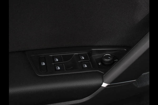 Volkswagen Tiguan Allspace 1.5 TSI DSG Comfortline 7p. Climate Control Camera Parkeer sensoren Trekhaak Electrisch bedienbare achterklep Stoelverwarming