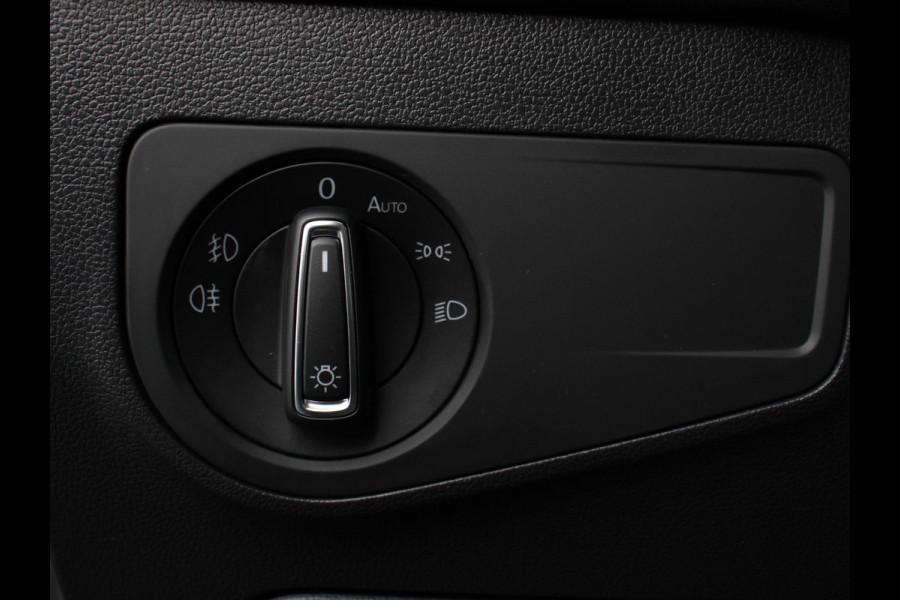 Volkswagen Tiguan Allspace 1.5 TSI DSG Comfortline 7p. Climate Control Camera Parkeer sensoren Trekhaak Electrisch bedienbare achterklep Stoelverwarming