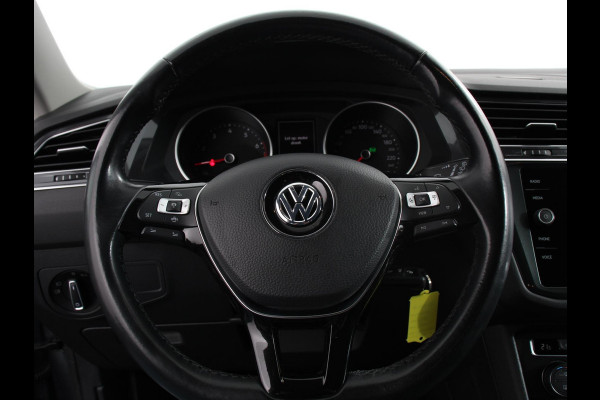 Volkswagen Tiguan Allspace 1.5 TSI DSG Comfortline 7p. Climate Control Camera Parkeer sensoren Trekhaak Electrisch bedienbare achterklep Stoelverwarming