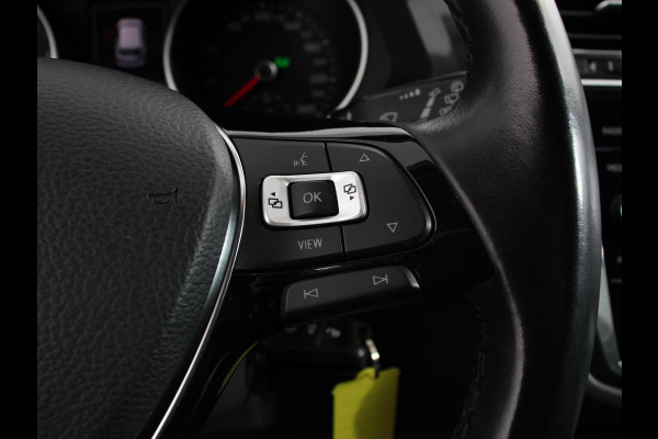 Volkswagen Tiguan Allspace 1.5 TSI DSG Comfortline 7p. Climate Control Camera Parkeer sensoren Trekhaak Electrisch bedienbare achterklep Stoelverwarming