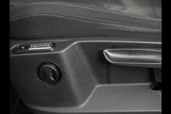 Volkswagen Tiguan Allspace 1.5 TSI DSG Comfortline 7p. Climate Control Camera Parkeer sensoren Trekhaak Electrisch bedienbare achterklep Stoelverwarming