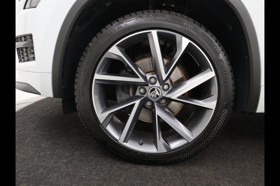 Škoda Kodiaq 1.5 TSI Sportline 7 Persoons | Panoramadak | Stoelverwarming | Trekhaak | Adaptive cruise | Carplay | Memory | 20 inch | Virtual Cockpit | Alcantara | Keyless | Navigatie