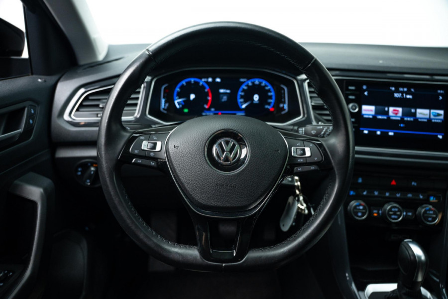 Volkswagen T-Roc 1.5 TSI Sport |Pano|ORG.NL|Carplay|ACC|Stoelverwarming|