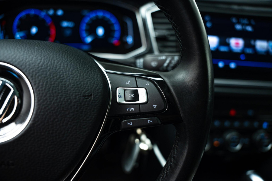 Volkswagen T-Roc 1.5 TSI Sport |Pano|ORG.NL|Carplay|ACC|Stoelverwarming|