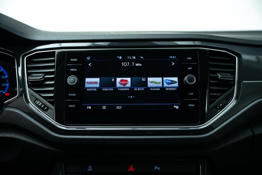 Volkswagen T-Roc 1.5 TSI Sport |Pano|ORG.NL|Carplay|ACC|Stoelverwarming|