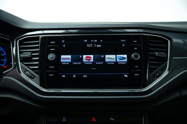 Volkswagen T-Roc 1.5 TSI Sport |Pano|ORG.NL|Carplay|ACC|Stoelverwarming|