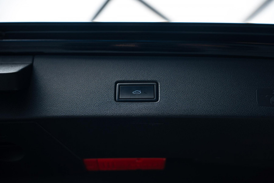 Volkswagen T-Roc 1.5 TSI Sport |Pano|ORG.NL|Carplay|ACC|Stoelverwarming|