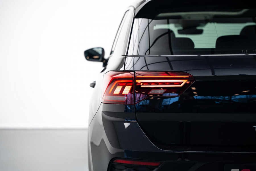 Volkswagen T-Roc 1.5 TSI Sport |Pano|ORG.NL|Carplay|ACC|Stoelverwarming|