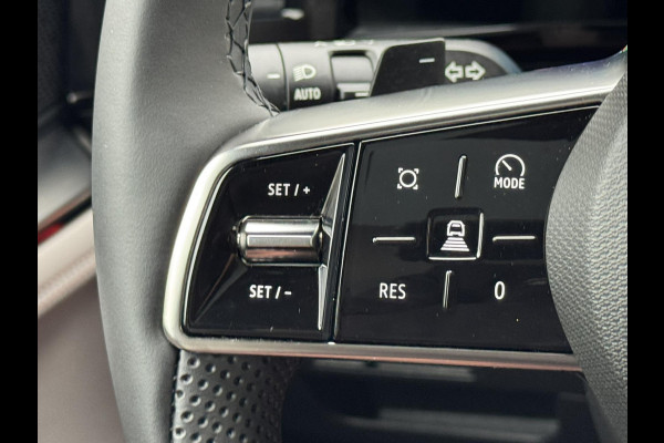 Renault Espace E-Tech Full Hybrid 200 Iconic Adaptive cruise Climate Matrix LED 360 camera Pano Apple / Android Harman Kardon