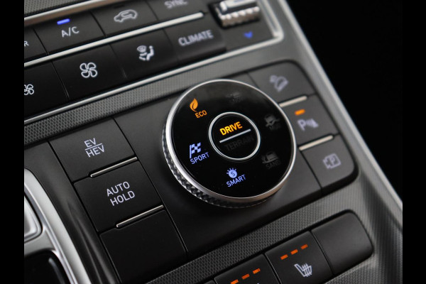 Hyundai Santa Fe 1.6 T-GDI PHEV Comfort Smart Sky | Panoramadak | Leder | Trekhaak | Adaptive cruise | Camera | Krell Audio | Carplay | Navigatie | Plug In