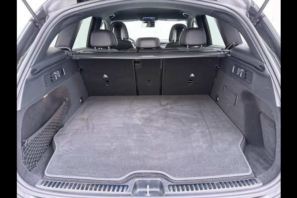 Mercedes-Benz GLC 300e AMG // Trekhaak // Burmester // 360 Camera // Memory // 20 inch // Carplay