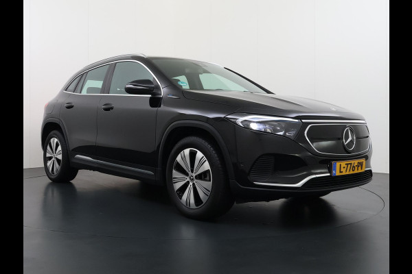 Mercedes-Benz EQA 250 Business Solution Luxury 67 kWh VAN € 29.900 ,- VOOR € 26.330,- UW LENTEVOORDEEL € 3.570,-! | SOH 96% | Ambilight | Elektr. achterklep | Stoelverwarming | Camera | Origineel Nederlandse auto | NAP | 12 mnd BOVAG garantie