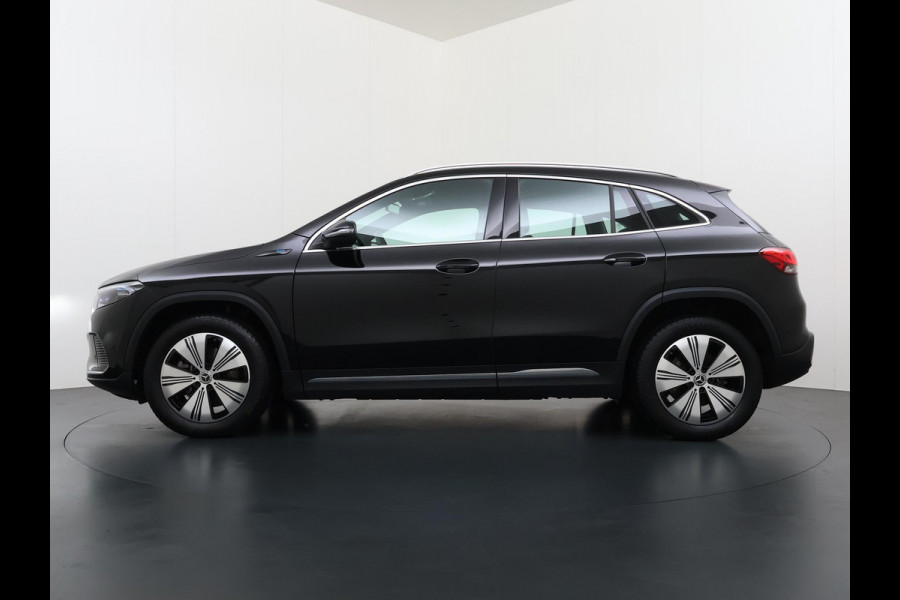 Mercedes-Benz EQA 250 Business Solution Luxury 67 kWh VAN € 29.900 ,- VOOR € 26.330,- UW LENTEVOORDEEL € 3.570,-! | SOH 96% | Ambilight | Elektr. achterklep | Stoelverwarming | Camera | Origineel Nederlandse auto | NAP | 12 mnd BOVAG garantie