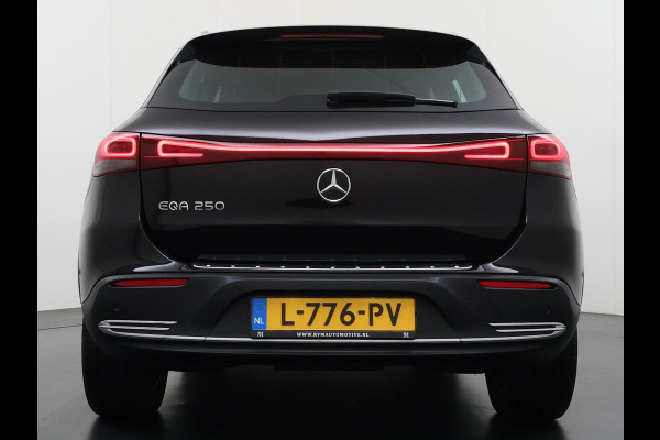 Mercedes-Benz EQA 250 Business Solution Luxury 67 kWh VAN € 29.900 ,- VOOR € 26.330,- UW LENTEVOORDEEL € 3.570,-! | SOH 96% | Ambilight | Elektr. achterklep | Stoelverwarming | Camera | Origineel Nederlandse auto | NAP | 12 mnd BOVAG garantie