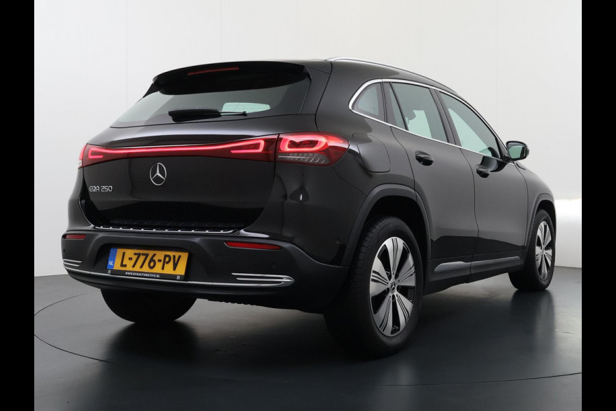 Mercedes-Benz EQA 250 Business Solution Luxury 67 kWh VAN € 29.900 ,- VOOR € 26.330,- UW LENTEVOORDEEL € 3.570,-! | SOH 96% | Ambilight | Elektr. achterklep | Stoelverwarming | Camera | Origineel Nederlandse auto | NAP | 12 mnd BOVAG garantie