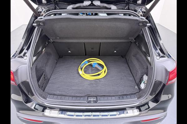 Mercedes-Benz EQA 250 Business Solution Luxury 67 kWh VAN € 29.900 ,- VOOR € 26.330,- UW LENTEVOORDEEL € 3.570,-! | SOH 96% | Ambilight | Elektr. achterklep | Stoelverwarming | Camera | Origineel Nederlandse auto | NAP | 12 mnd BOVAG garantie