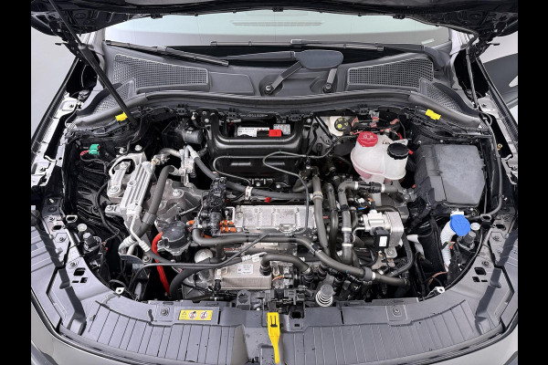 Mercedes-Benz EQA 250 Business Solution Luxury 67 kWh VAN € 29.900 ,- VOOR € 26.330,- UW LENTEVOORDEEL € 3.570,-! | SOH 96% | Ambilight | Elektr. achterklep | Stoelverwarming | Camera | Origineel Nederlandse auto | NAP | 12 mnd BOVAG garantie