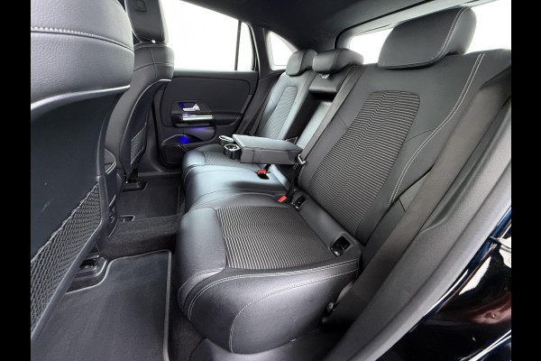 Mercedes-Benz EQA 250 Business Solution Luxury 67 kWh VAN € 29.900 ,- VOOR € 26.330,- UW LENTEVOORDEEL € 3.570,-! | SOH 96% | Ambilight | Elektr. achterklep | Stoelverwarming | Camera | Origineel Nederlandse auto | NAP | 12 mnd BOVAG garantie