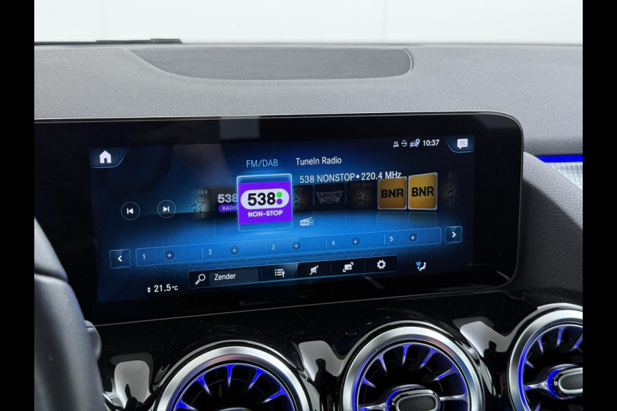 Mercedes-Benz EQA 250 Business Solution Luxury 67 kWh VAN € 29.900 ,- VOOR € 26.330,- UW LENTEVOORDEEL € 3.570,-! | SOH 96% | Ambilight | Elektr. achterklep | Stoelverwarming | Camera | Origineel Nederlandse auto | NAP | 12 mnd BOVAG garantie