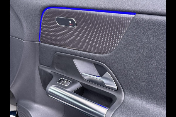 Mercedes-Benz EQA 250 Business Solution Luxury 67 kWh VAN € 29.900 ,- VOOR € 26.330,- UW LENTEVOORDEEL € 3.570,-! | SOH 96% | Ambilight | Elektr. achterklep | Stoelverwarming | Camera | Origineel Nederlandse auto | NAP | 12 mnd BOVAG garantie