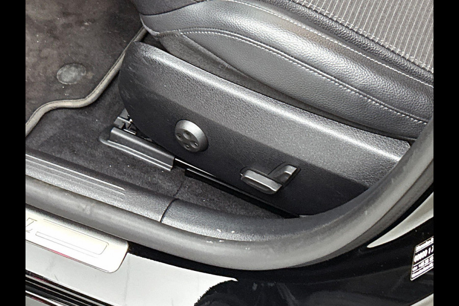 Mercedes-Benz C-Klasse Estate 300 e Luxury Line BLACK AD-CRUISE | SFEER | TREKHAAK