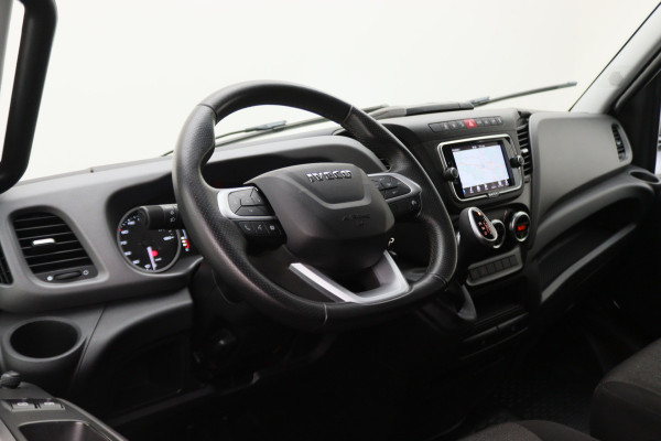 Iveco Daily 35S18 3.0 180 PK Automaat L2H2 3-Zits, Climate, Camera, Cruise, Navigatie, Bluetooth, Trekhaak 3500KG