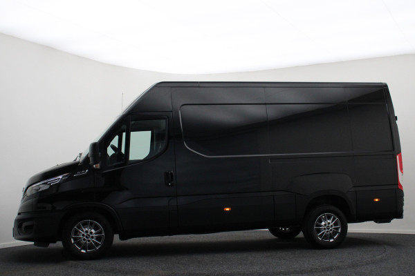 Iveco Daily 35S18 3.0 180 PK Automaat L2H2 3-Zits, Climate, Camera, Cruise, Navigatie, Bluetooth, Trekhaak 3500KG