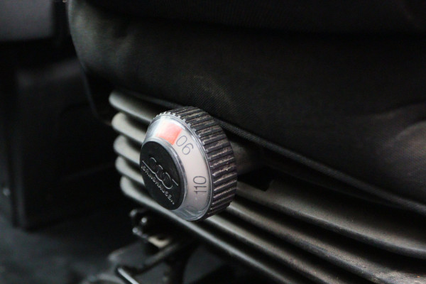 Iveco Daily 35S18 3.0 180 PK Automaat L2H2 3-Zits, Climate, Camera, Cruise, Navigatie, Bluetooth, Trekhaak 3500KG