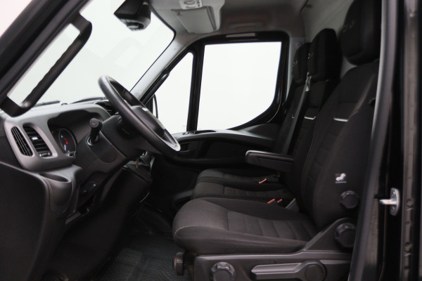 Iveco Daily 35S18 3.0 180 PK Automaat L2H2 3-Zits, Climate, Camera, Cruise, Navigatie, Bluetooth, Trekhaak 3500KG
