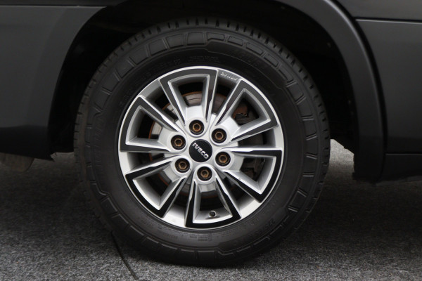 Iveco Daily 35S18 3.0 180 PK Automaat L2H2 3-Zits, Climate, Camera, Cruise, Navigatie, Bluetooth, Trekhaak 3500KG