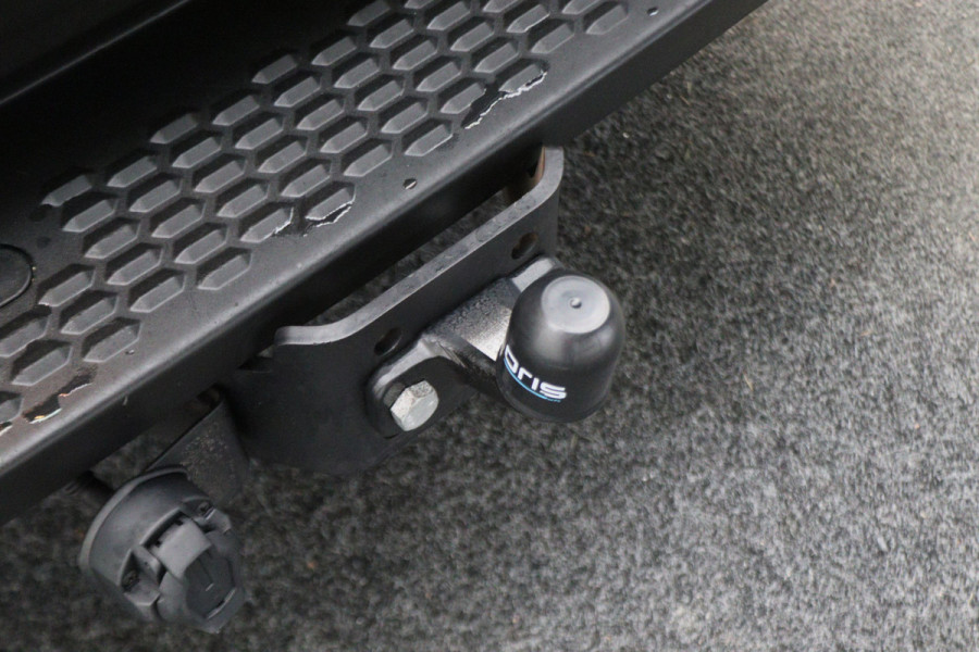 Iveco Daily 35S18 3.0 180 PK Automaat L2H2 3-Zits, Climate, Camera, Cruise, Navigatie, Bluetooth, Trekhaak 3500KG