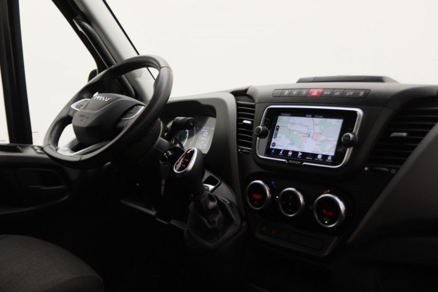 Iveco Daily 35S18 3.0 180 PK Automaat L2H2 3-Zits, Climate, Camera, Cruise, Navigatie, Bluetooth, Trekhaak 3500KG