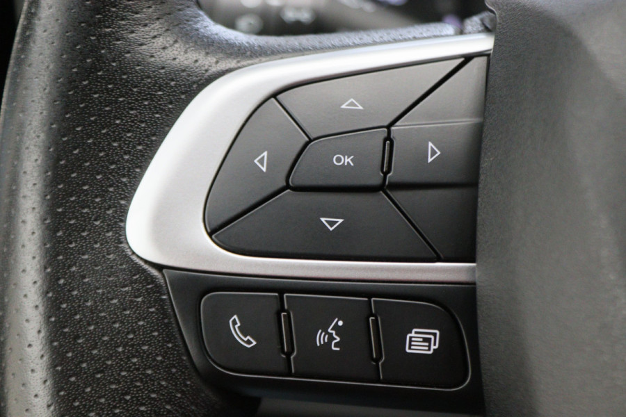 Iveco Daily 35S18 3.0 180 PK Automaat L2H2 3-Zits, Climate, Camera, Cruise, Navigatie, Bluetooth, Trekhaak 3500KG