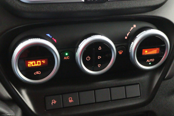 Iveco Daily 35S18 3.0 180 PK Automaat L2H2 3-Zits, Climate, Camera, Cruise, Navigatie, Bluetooth, Trekhaak 3500KG