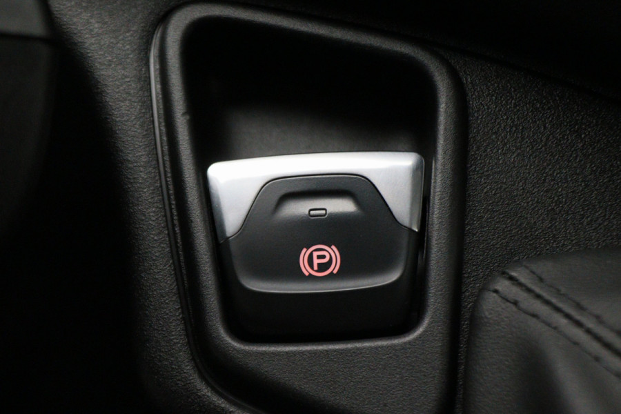 Iveco Daily 35S18 3.0 180 PK Automaat L2H2 3-Zits, Climate, Camera, Cruise, Navigatie, Bluetooth, Trekhaak 3500KG