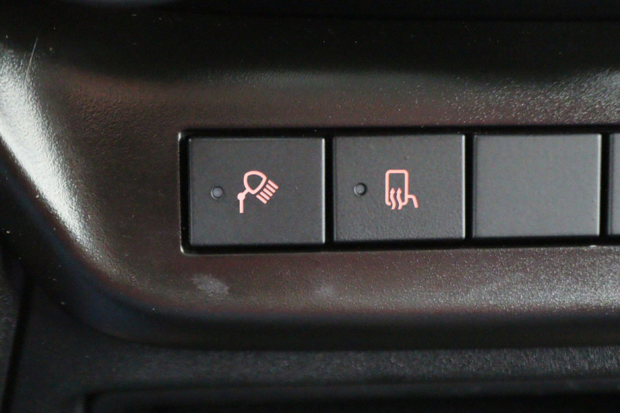 Iveco Daily 35S18 3.0 180 PK Automaat L2H2 3-Zits, Climate, Camera, Cruise, Navigatie, Bluetooth, Trekhaak 3500KG